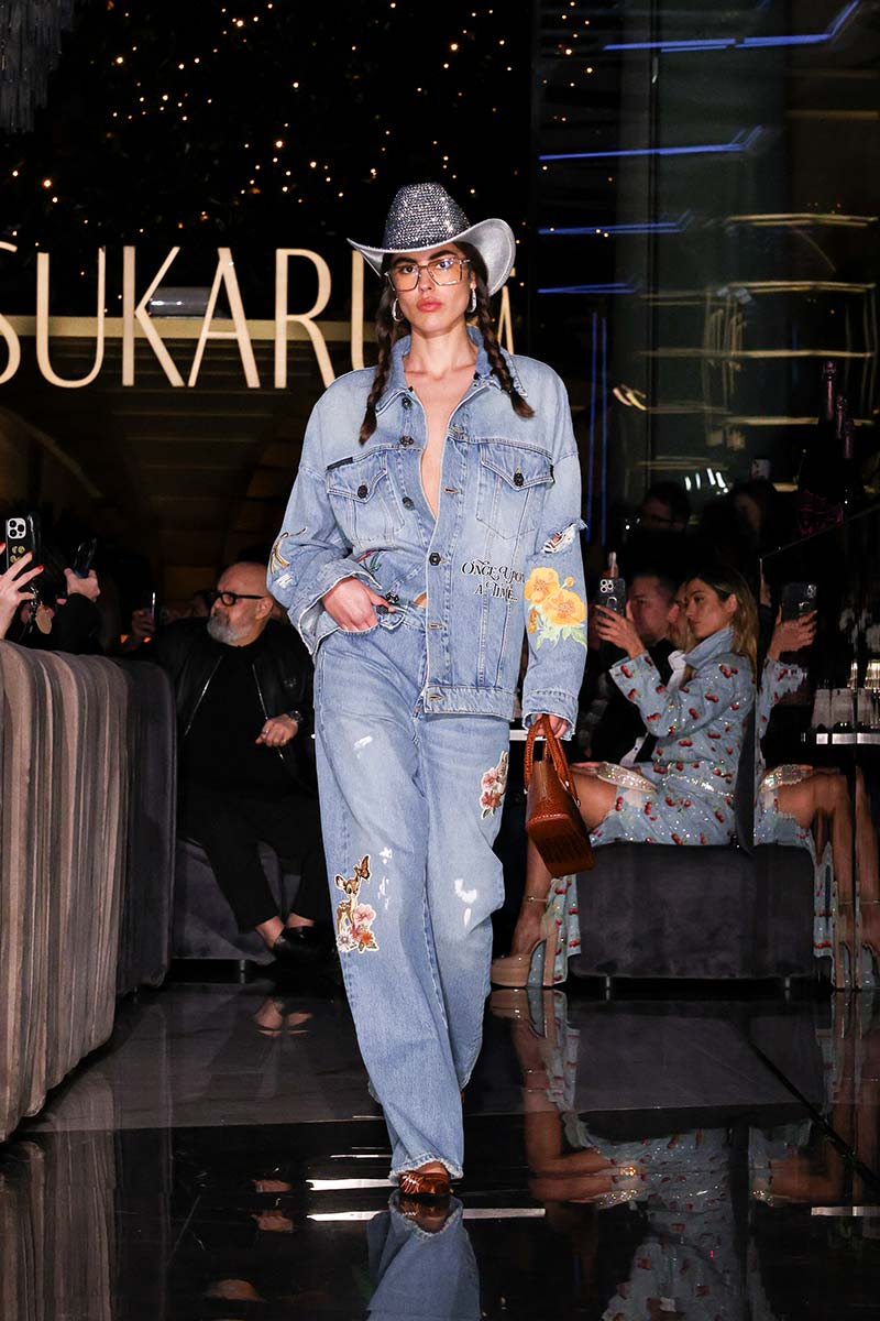 Trend moda inverno 2025-2026: total denim - Photo courtesy of Philipp Plein