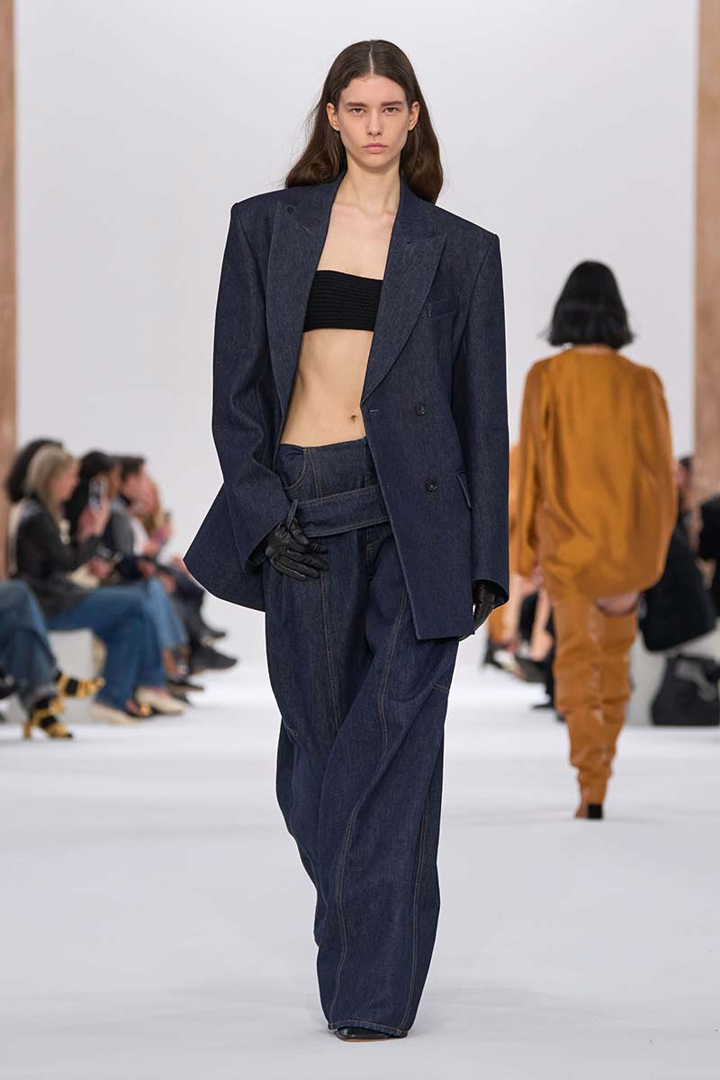 Trend moda inverno 2025-2026: total denim - Photo courtesy of Sportmax