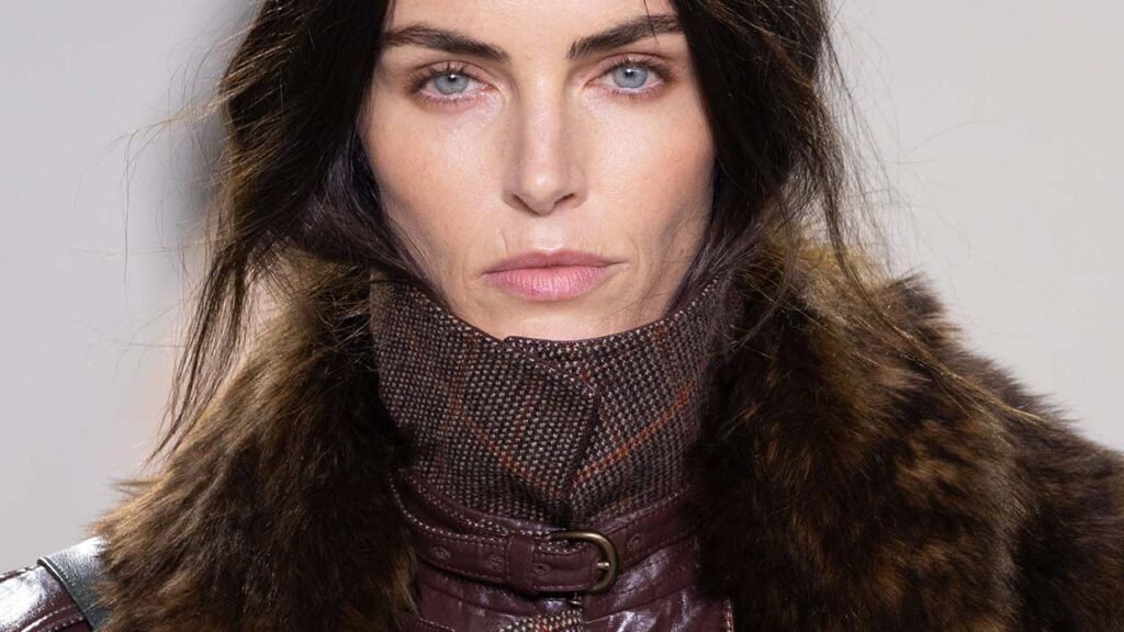 Sopracciglia inverno 2025: il ritorno delle power brows - Photo courtesy of Chloé