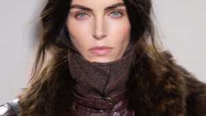 Sopracciglia inverno 2025: il ritorno delle power brows - Photo courtesy of Chloé