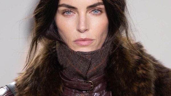 Sopracciglia inverno 2025: il ritorno delle power brows - Photo courtesy of Chloé