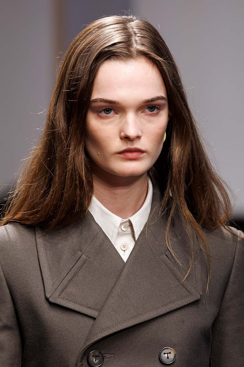 Sopracciglia inverno 2025: il ritorno delle power brows - Photo courtesy of Tod’s