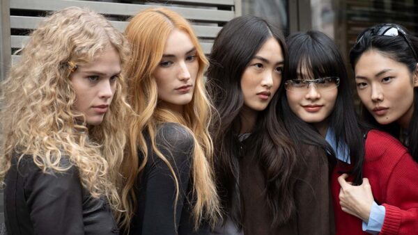 Così si vestono le modelle off-duty (viste alla Paris Fashion Week) - Photo Charlotte Mesman