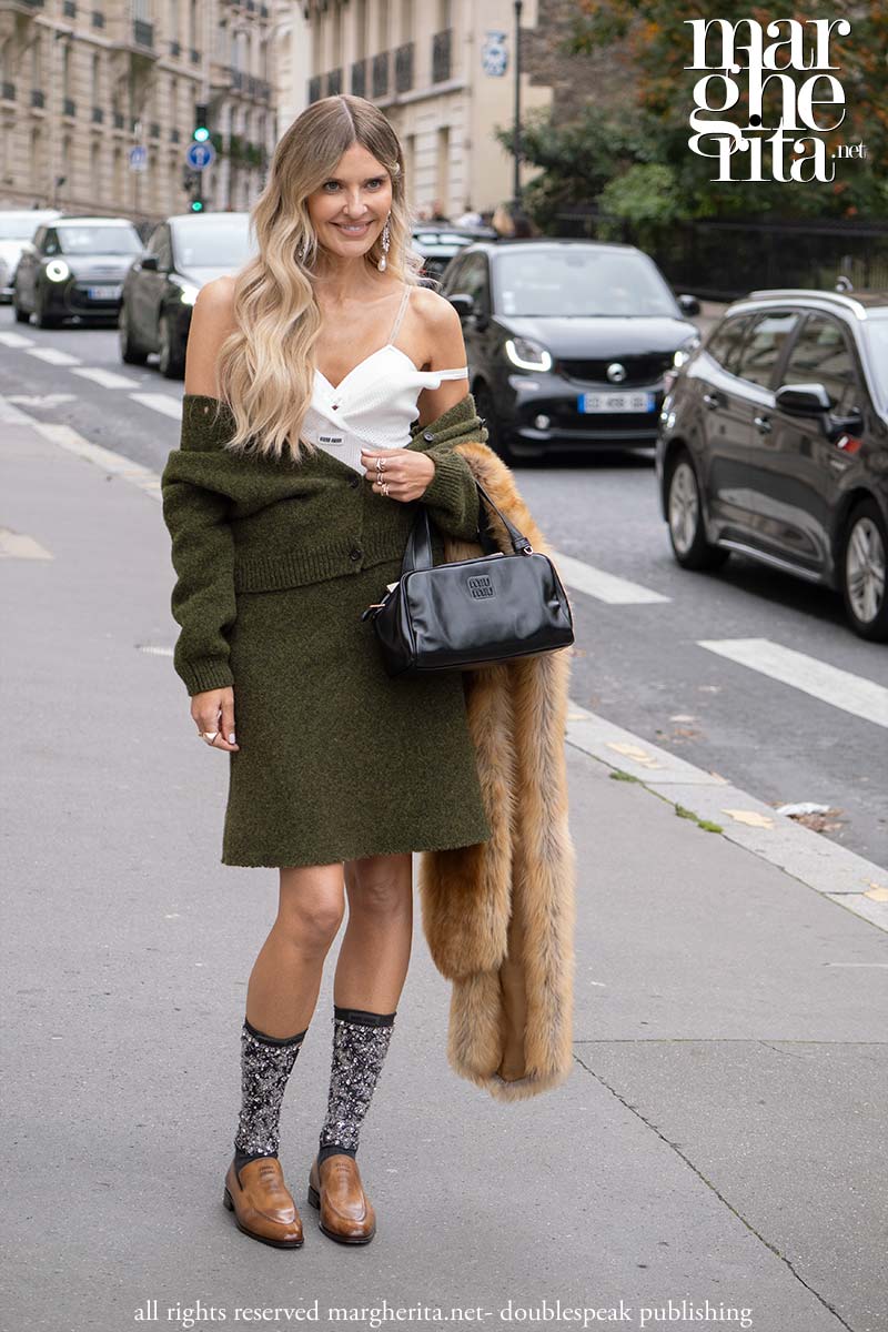 Le tendenze moda street style avvistate da Miu Miu per l’inverno 2025 - Photo Charlotte Mesman