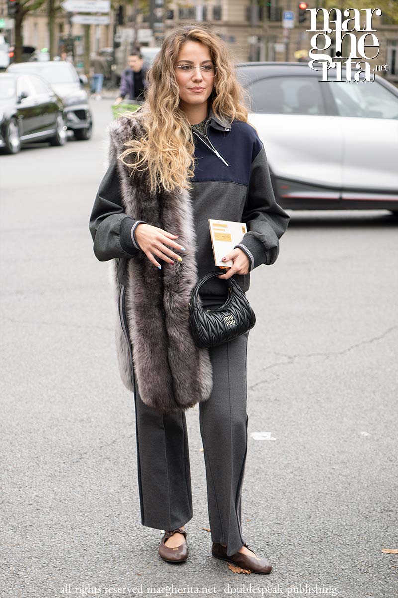 Le tendenze moda street style avvistate da Miu Miu per l’inverno 2025 - Photo Charlotte Mesman