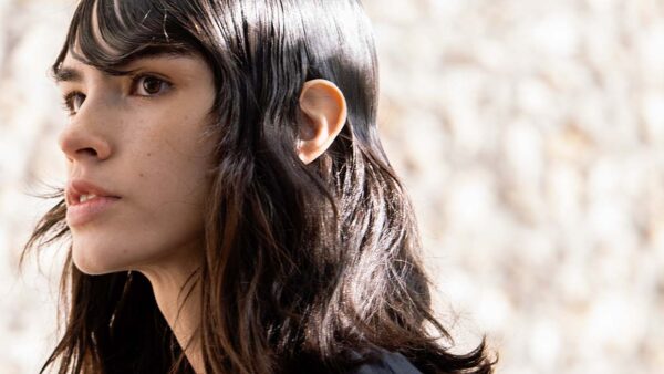 Look capelli: gel audaci per il 2026: il dettaglio che cambia tutto - Photo Charlotte Mesman