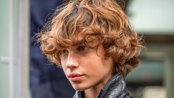 Tre tagli di capelli corti dominano il 2026: dal Christy cut allo shag moderno - Photo ADVERSUS