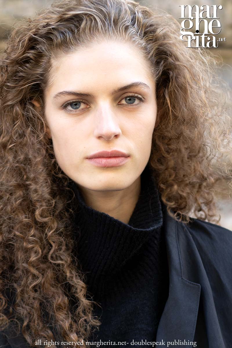 Tendenze make-up 2026: naturalezza con un twist classico - Photo ADVERSUS