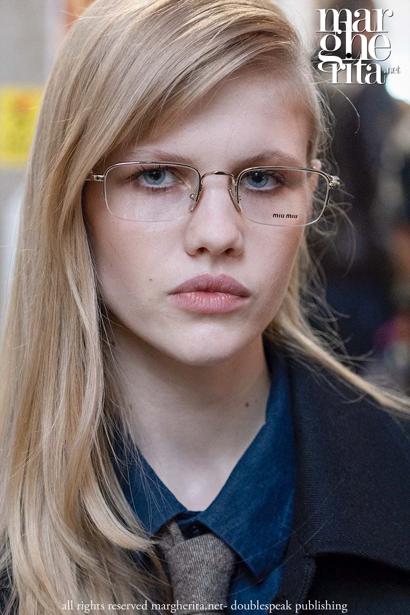 Questi sono gli occhiali del momento. Le montature più trendy - Photo Charlotte Mesman