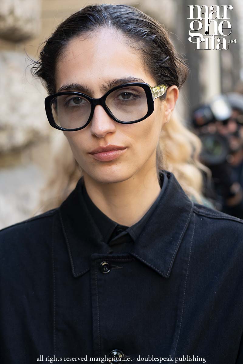 Questi sono gli occhiali del momento. Le montature più trendy - Photo Charlotte Mesman