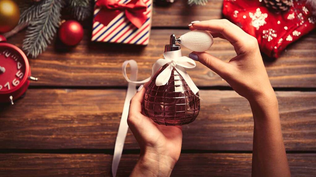 I profumi più venduti a Natale… dolcezza, calore e un pizzico di charme. Cosa ci raccontano le tendenze