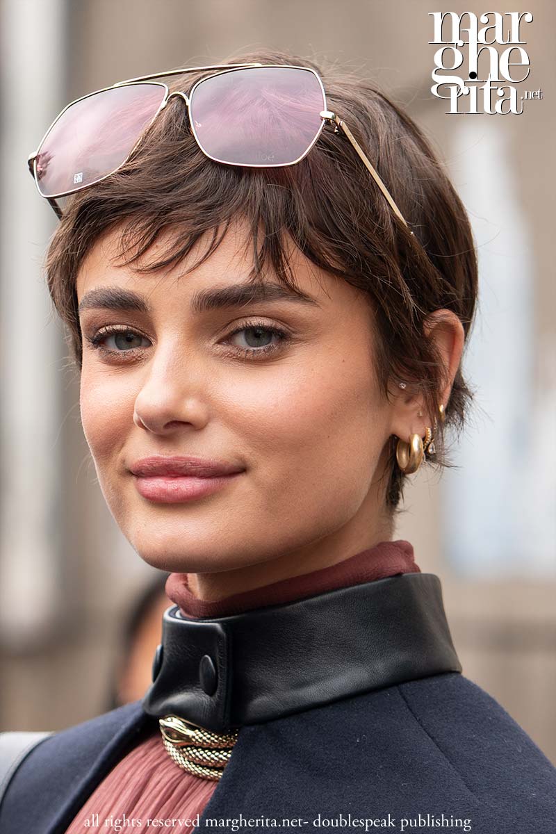 Tre tagli di capelli corti dominano il 2026: dal Christy cut allo shag moderno - Photo Charlotte Mesman