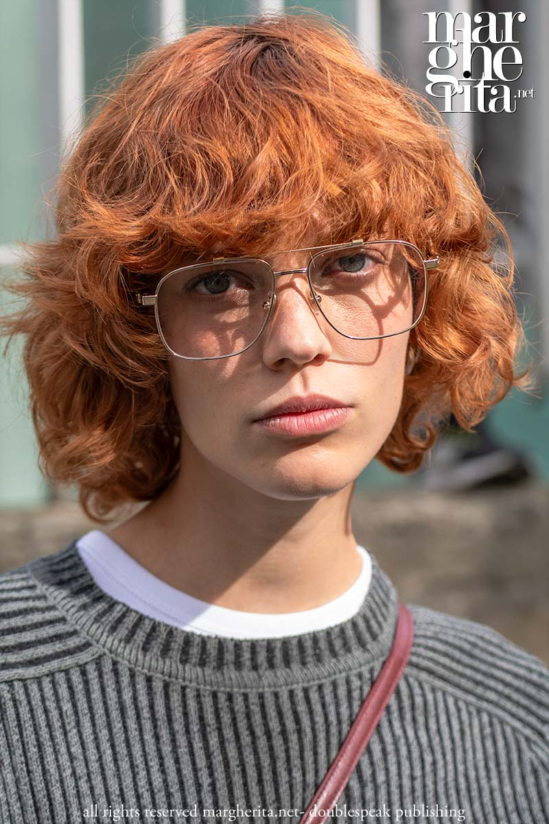 Tre tagli di capelli corti dominano il 2026: dal Christy cut allo shag moderno - Photo ADVERSUS