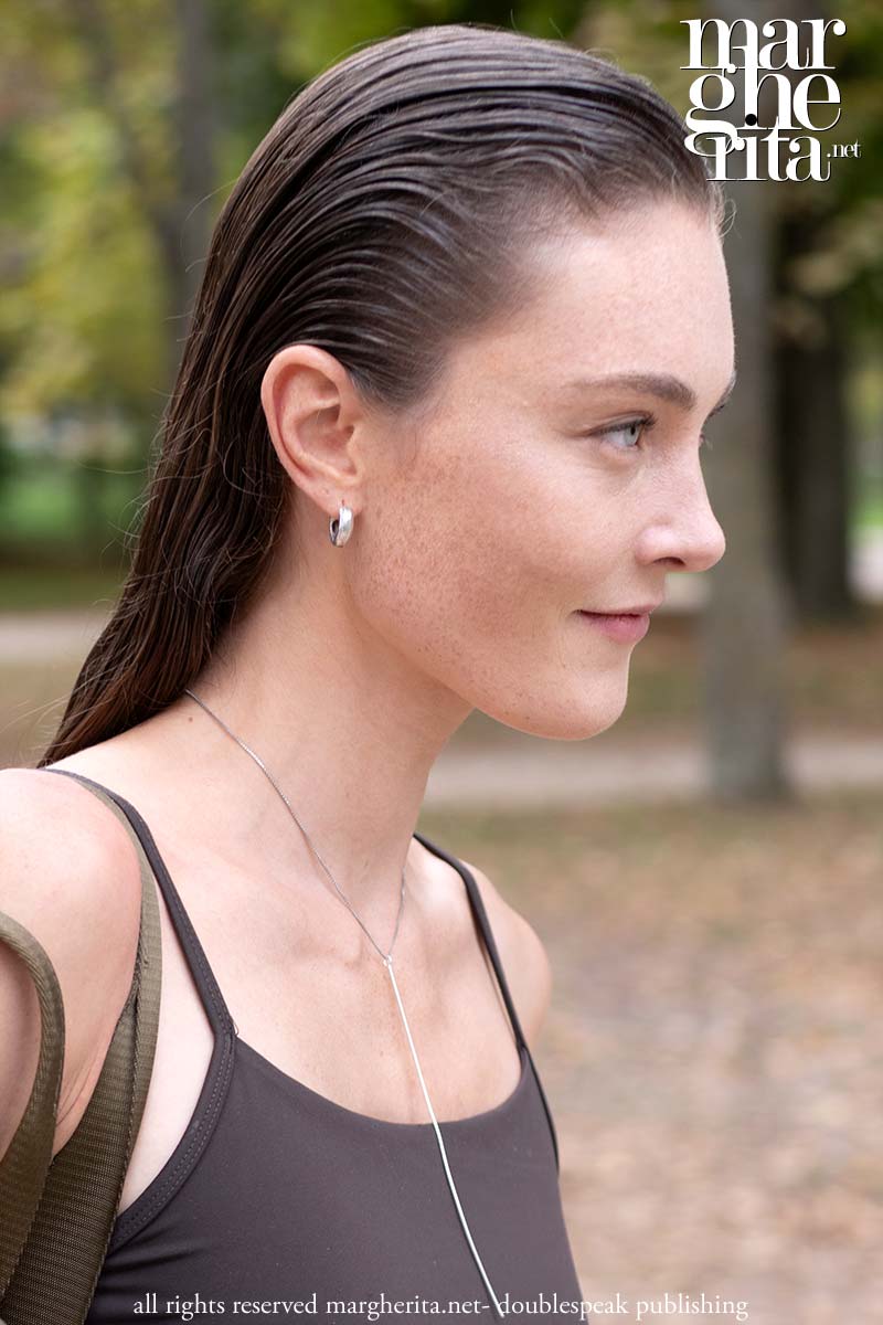 Il trend capelli del 2026: wet look con un twist sorprendente - Photo ADVERSUS