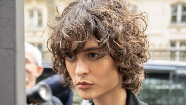 Il taglio più cool del 2026: il butterfly cut, ora anche in versione butterfly bob - Photo ADVERSUS