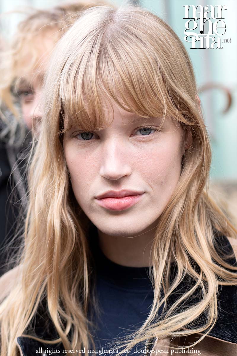 La frangia lunga: il trend capelli del 2026 - Photo Charlotte Mesman