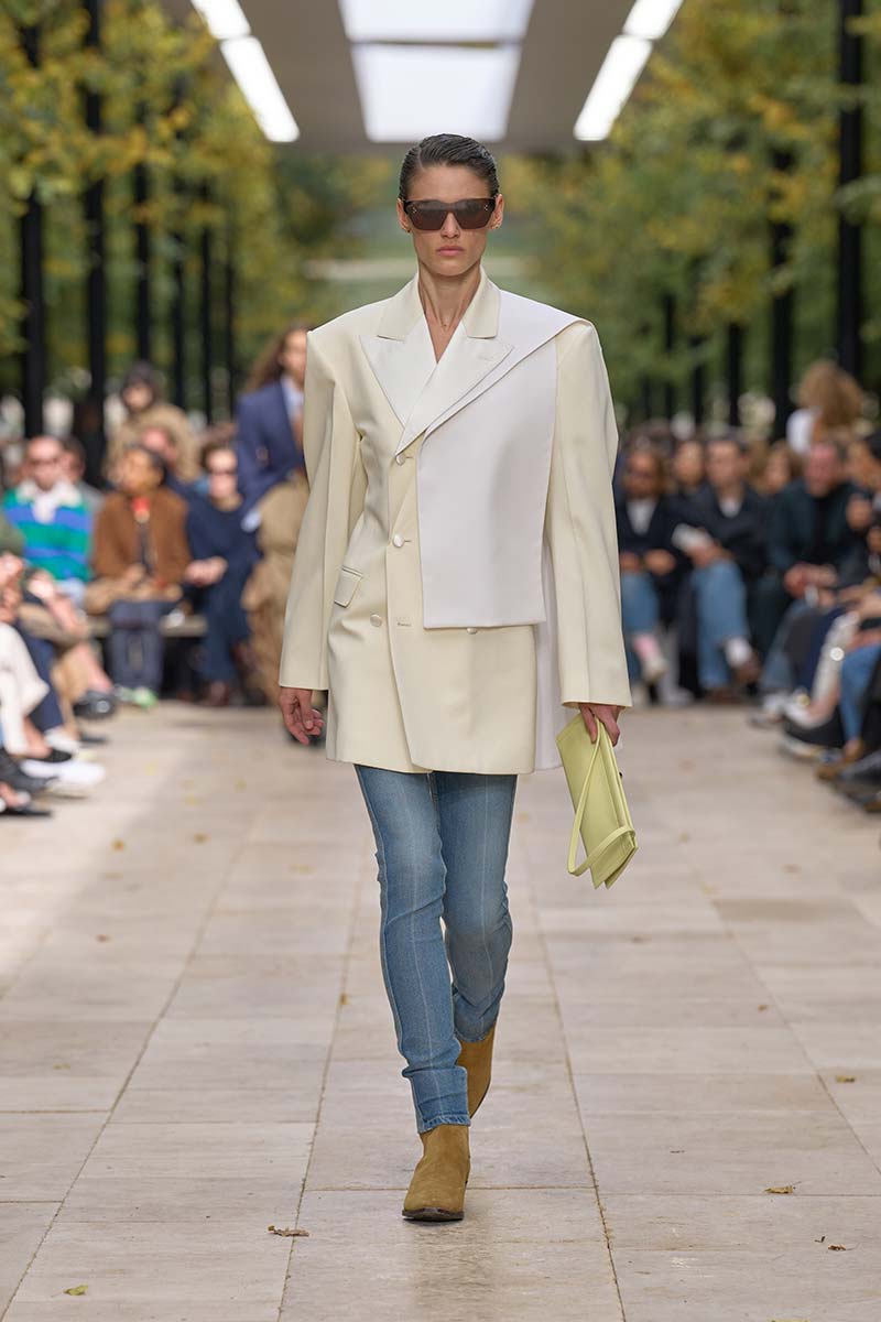 Tendenze moda 2026: torneremo davvero a indossare i jeans skinny? - Photo courtesy of Celine