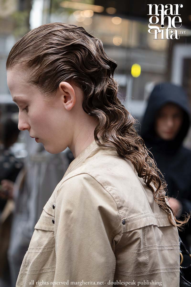 Tendenza capelli: slicked-back per il 2026 - Photo Charlotte Mesman