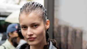 Tendenza capelli: slicked-back per il 2026 - Photo Charlotte Mesman