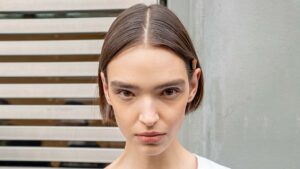 Tagli di capelli, il power bob alla Emily: il taglio capelli di tendenza per il 2026 - Photo ADVERSUS