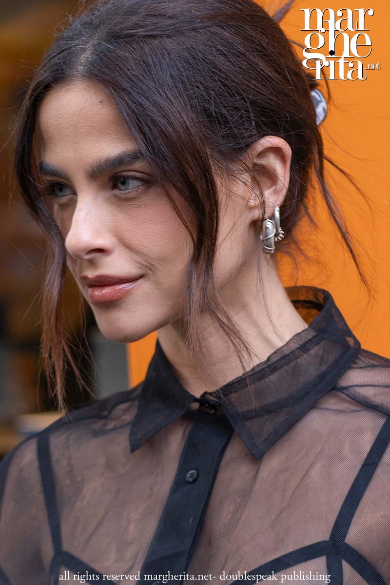 Tendenze capelli donna. Quattro acconciature raccolte per il 2026 - Photo Charlotte Mesman