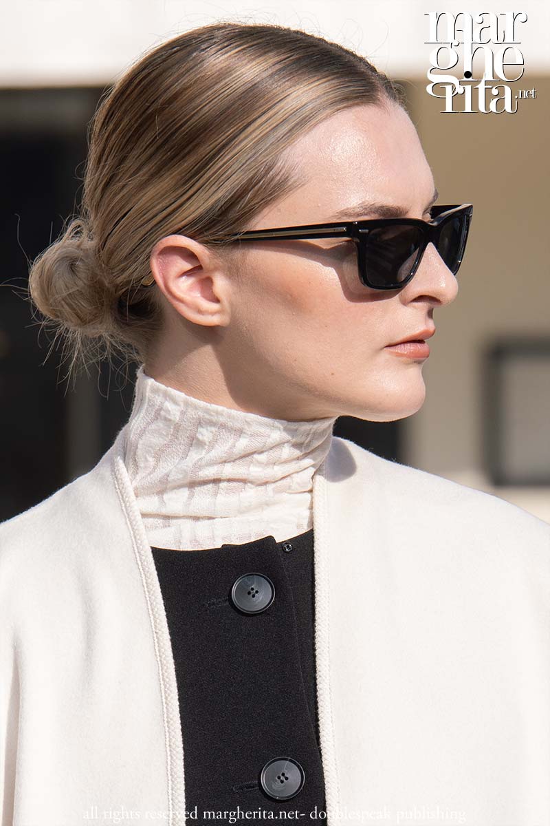 Tendenze capelli donna. Quattro acconciature raccolte per il 2026 - Photo Charlotte Mesman