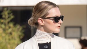 Tendenze capelli donna. Quattro acconciature raccolte per il 2026 - Photo Charlotte Mesman