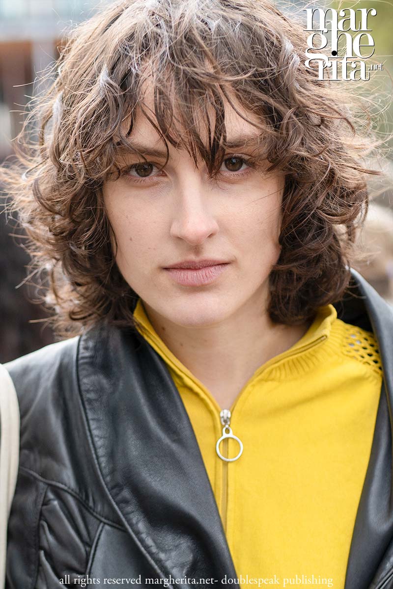 Tagli medi con frangia per il 2026. Lob e shag protagonisti - Photo ADVERSUS