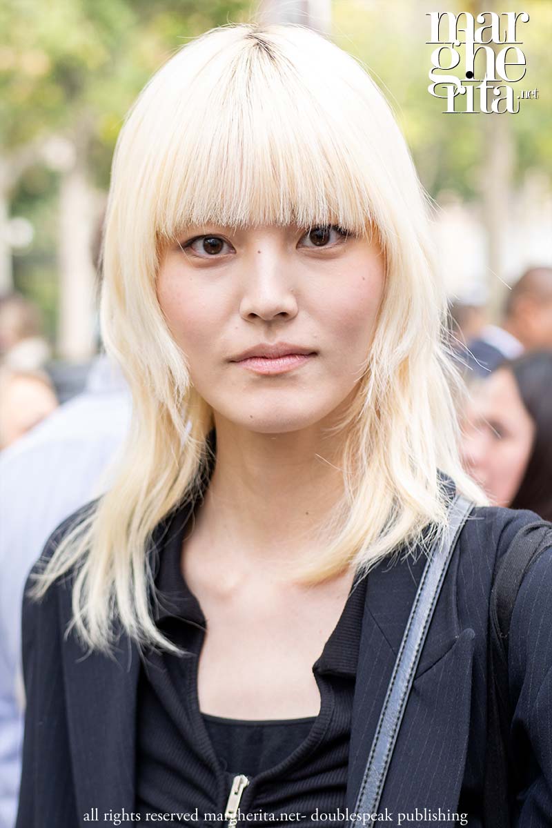 Tagli medi con frangia per il 2026. Lob e shag protagonisti - Photo ADVERSUS