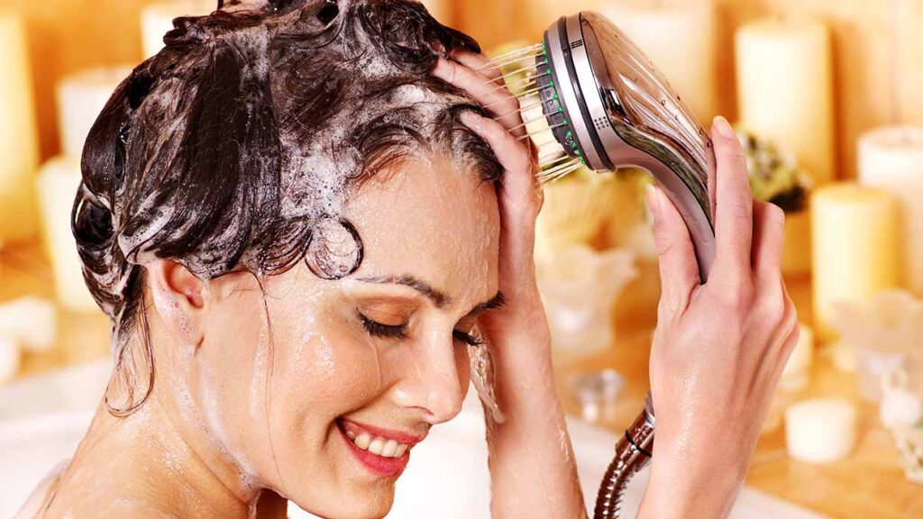 La cura del cuoio capelluto è la nuova skincare