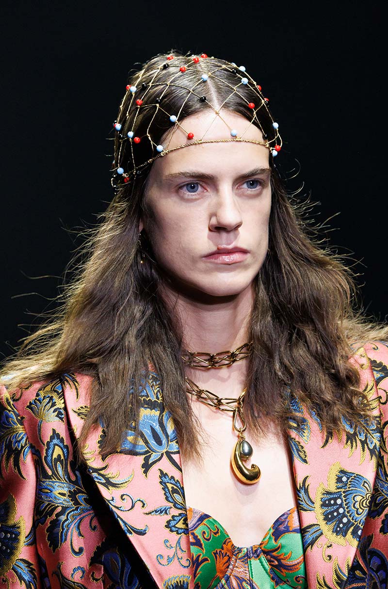 Capelli lunghi sulle passerelle dell’estate 2026: onde imperfette e wet look - Photo courtesy of Etro