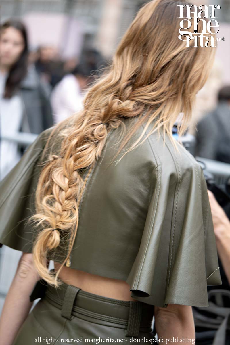 Le tre acconciature con trecce che vedremo nel 2026. Sono super trendy! - Photo Charlotte Mesman