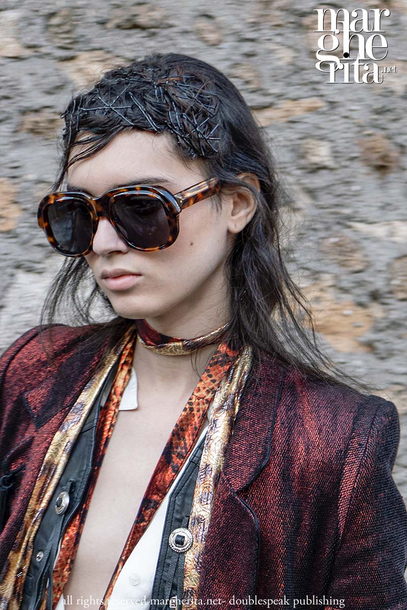 Tendenza capelli autunno inverno 2026: bastano delle semplici forcine - Photo Charlotte Mesman