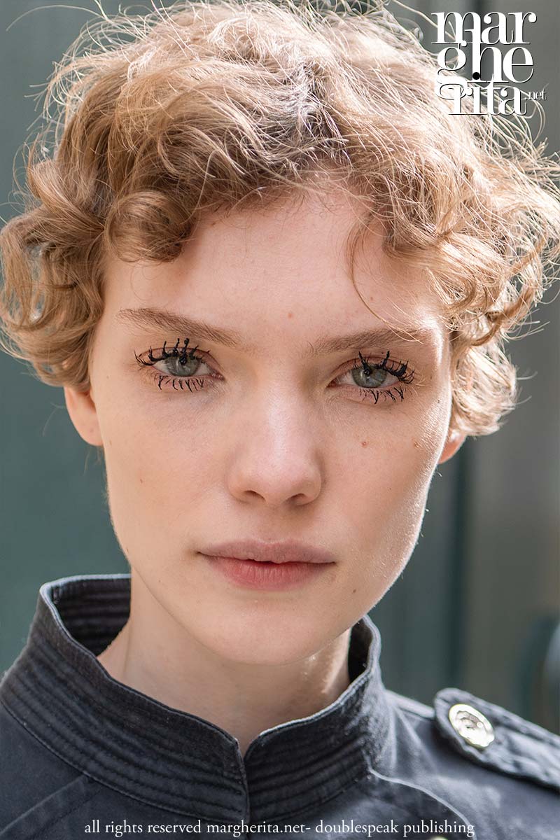 Il mascara è tornato (eccome!). Dal “no mascara” alle “spider lashes” - Photo Charlotte Mesman
