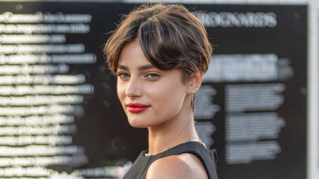 Taglio bixie 2026. Tutti i look e i consigli per lo styling da sapere - Photo Charlotte Mesman