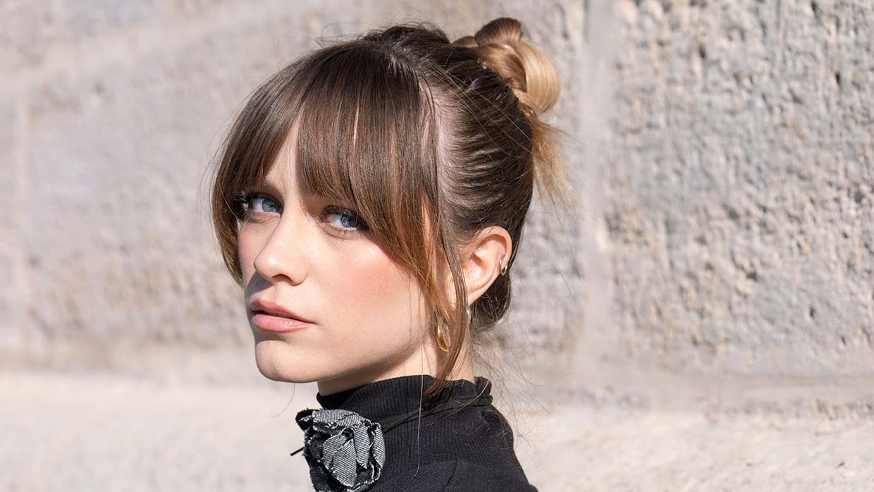 Curtain bangs: forse la tendenza capelli più irresistibile del 2026 - Photo Charlotte Mesman
