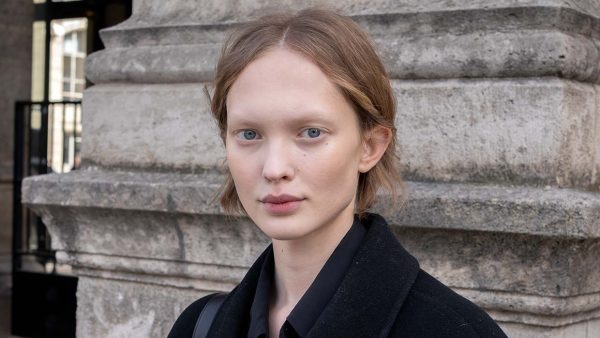 La nuova tendenza capelli per i tagli corti del 2026: imperfezione controllata - Photo ADVERSUS