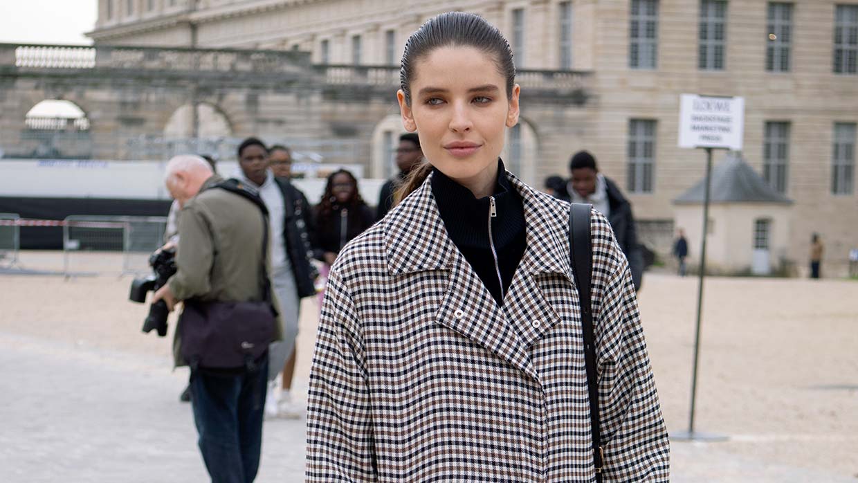 Aggiorna il tuo look primaverile 2026 con i quadretti. Tendenze moda - Photo Charlotte Mesman