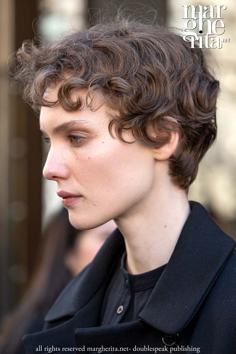 Tagli di capelli corti donna 2026: le tendenze capelli più belle e attuali - Photo Charlotte Mesman
