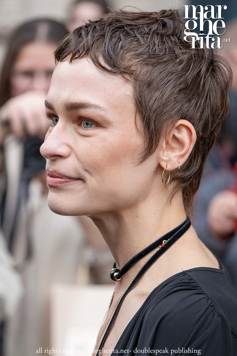 Tagli di capelli corti donna 2026: le tendenze capelli più belle e attuali - Photo Charlotte Mesman