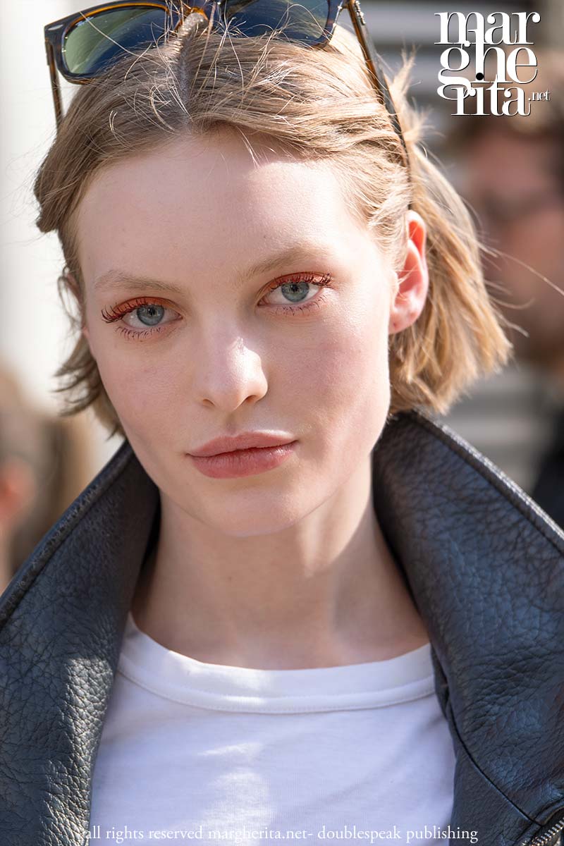 La nuova tendenza capelli per i tagli corti del 2026: imperfezione controllata - Photo Charlotte Mesman