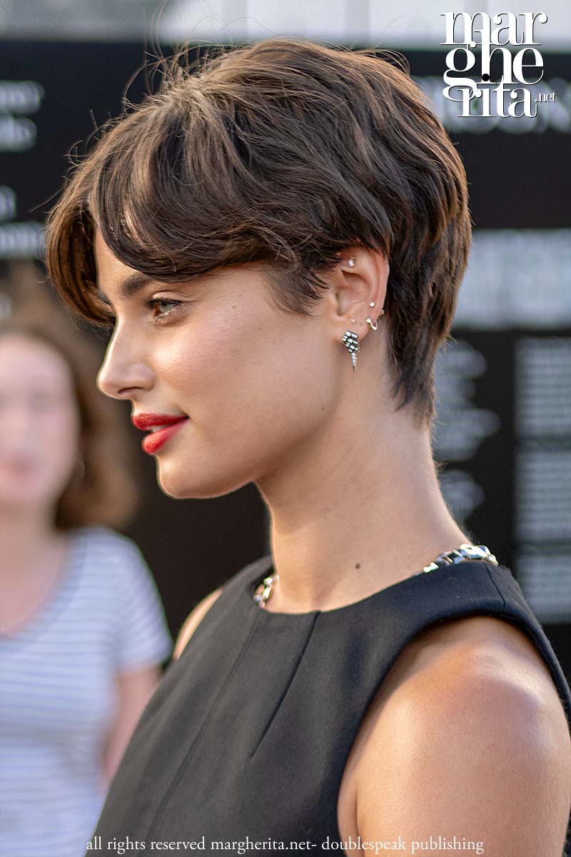 Taglio bixie 2026. Tutti i look e i consigli per lo styling da sapere - Photo Charlotte Mesman