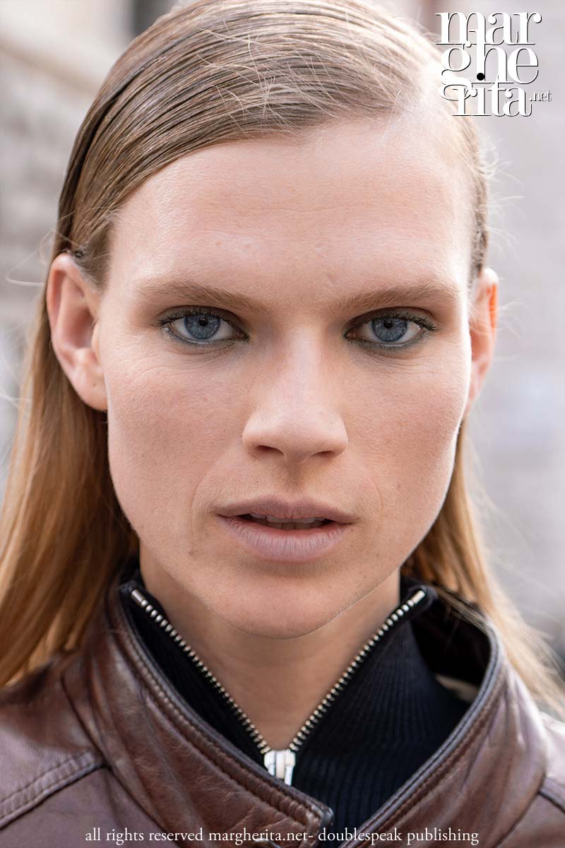 Il ritorno del make-up per l’autunno inverno 2026. Smokey eyes da Hermès - Photo Charlotte Mesman