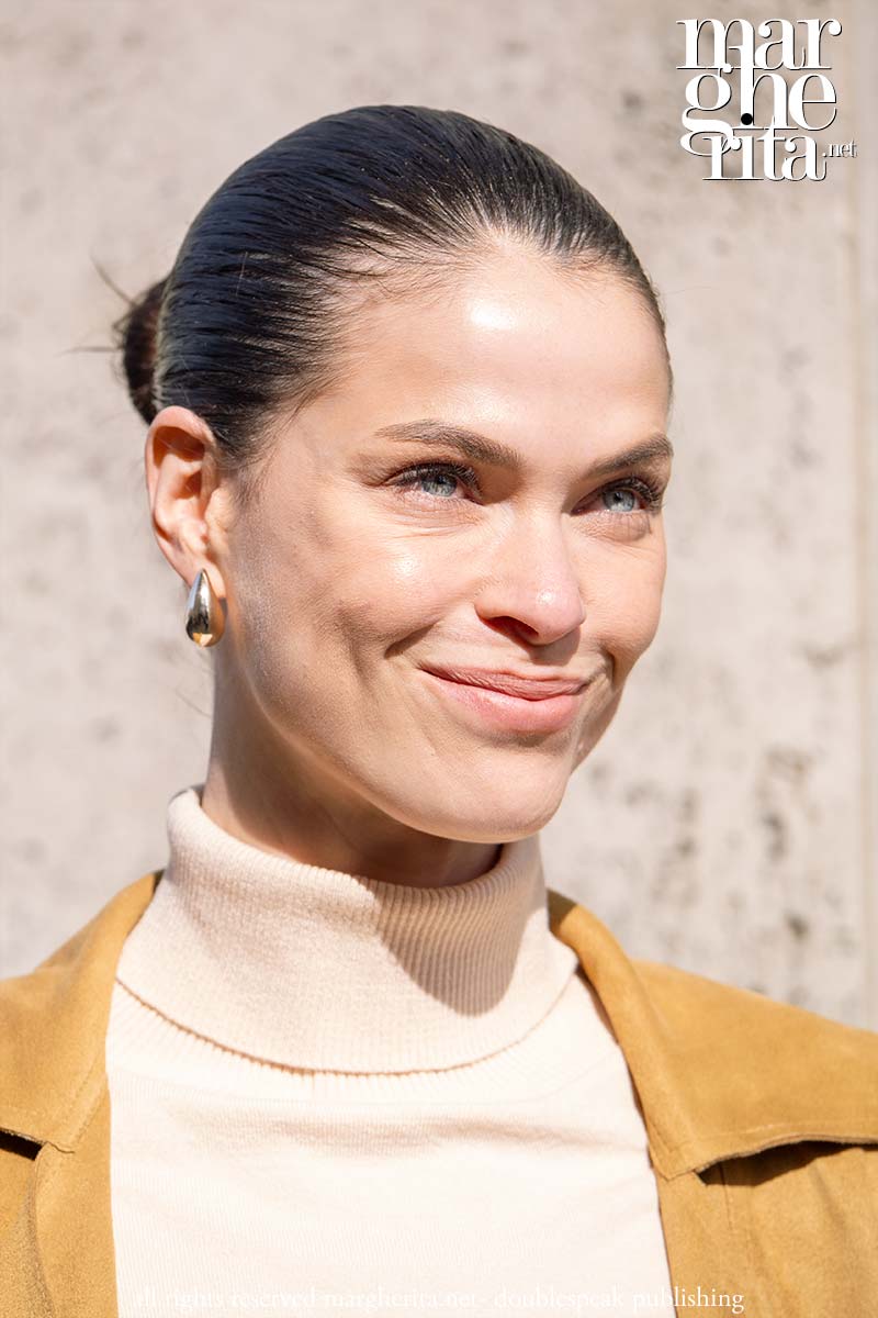 Perché le acconciature sleek continuano a essere le preferite delle influencer nel 2026 - Photo Charlotte Mesman