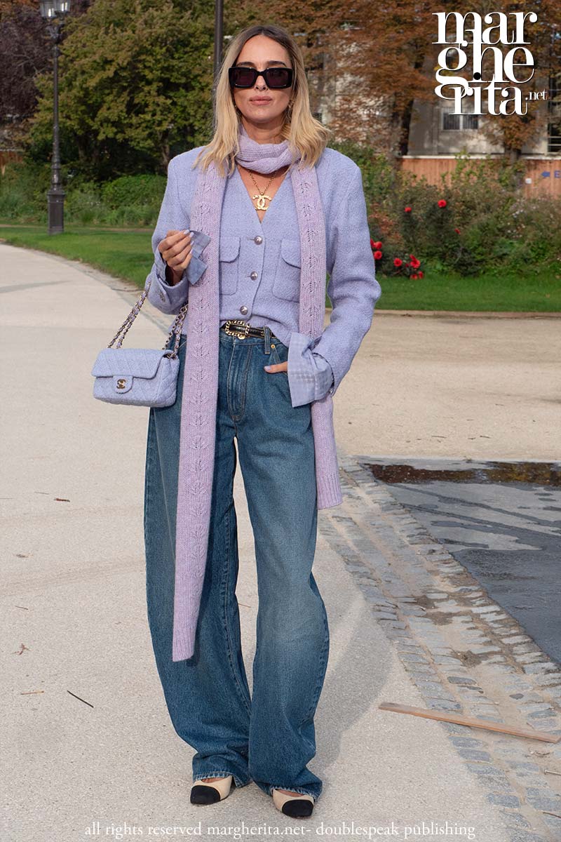 Barrel jeans 2026: i jeans che aggiornano immediatamente il look - Photo Charlotte Mesman