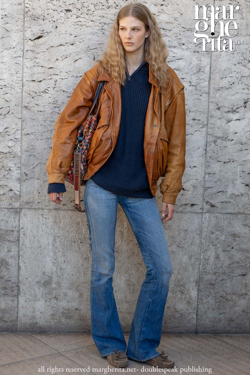 Quali scarpe indossare con i jeans bootcut nel 2026? - Photo Charlotte Mesman