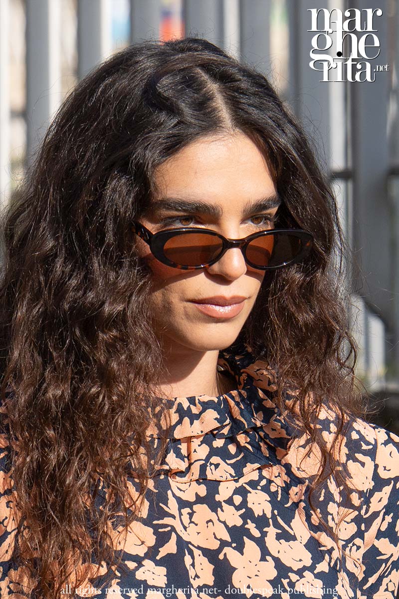 I trend occhiali da sole dell'estate 2026: dagli oversized allo sporty chic - Photo Charlotte Mesman