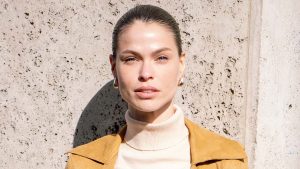 Perché le acconciature sleek continuano a essere le preferite delle influencer nel 2026 - Photo Charlotte Mesman