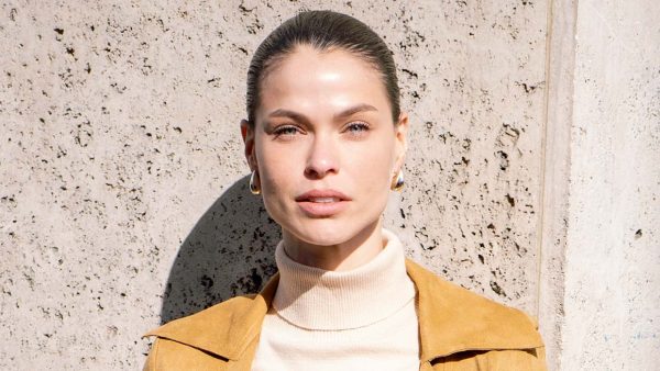 Perché le acconciature sleek continuano a essere le preferite delle influencer nel 2026 - Photo Charlotte Mesman