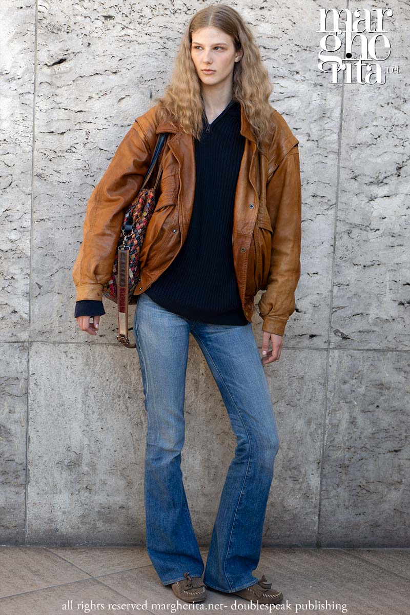 Tendenze moda 2026. I jeans slim fit sono tornati - Photo Charlotte Mesman